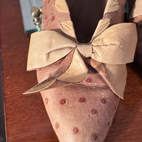 Vintage Ostrich Italian Shoe with Soft Leather Trim with Bow - Picture 4 of 6